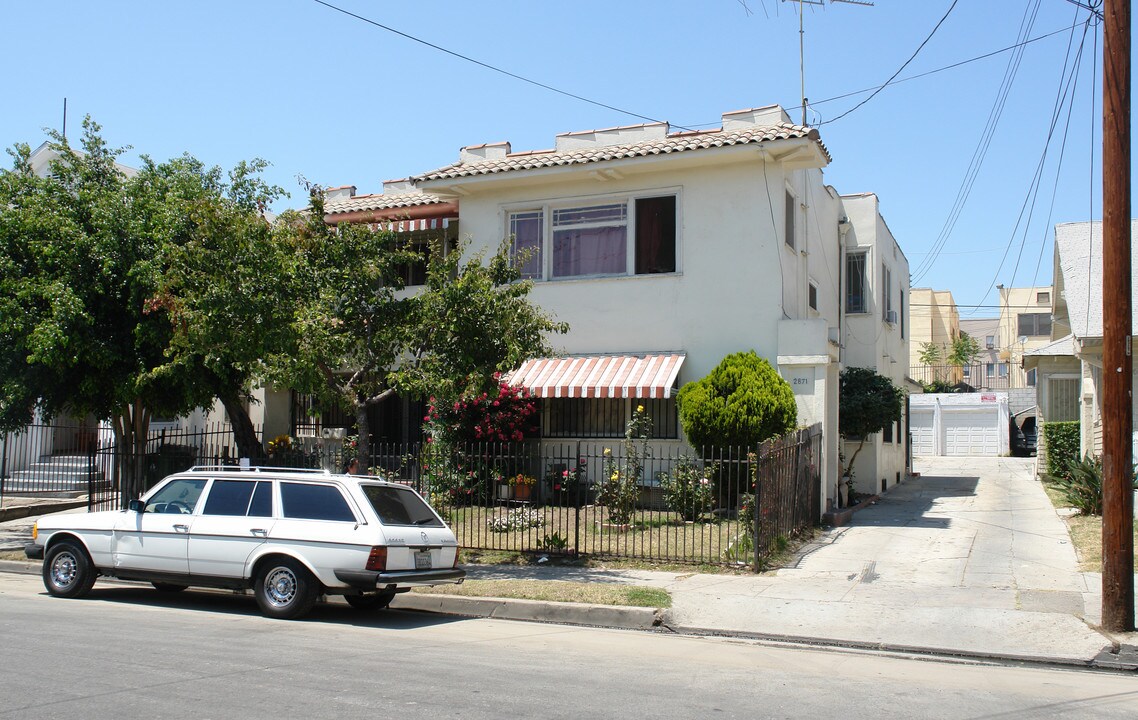 2869 Francis Ave in Los Angeles, CA - Building Photo