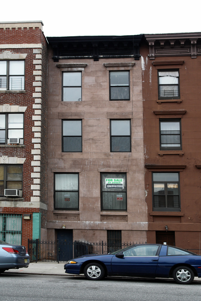 357 Pleasant Ave in New York, NY - Building Photo - Building Photo