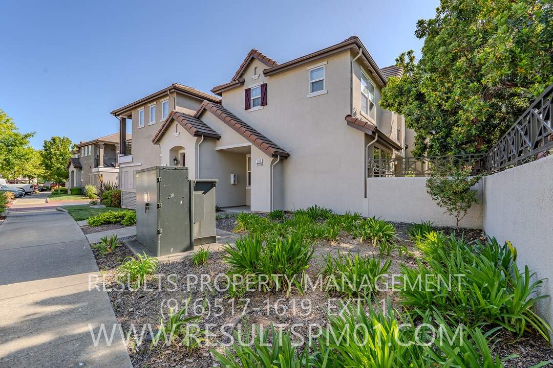 102 Monet Ln in Folsom, CA - Building Photo