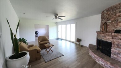 6016 Ashwood St in Bakersfield, CA - Foto de edificio - Building Photo