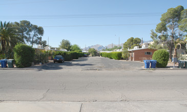 1725-1733 E Hedrick Dr in Tucson, AZ - Building Photo - Building Photo