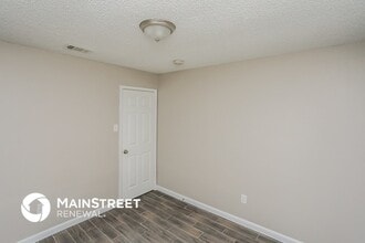 10405 Kinslow Dr, Unit 5214103 in Dallas, TX - Foto de edificio - Building Photo