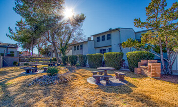 La Cima Apartments in El Paso, TX - Foto de edificio - Building Photo