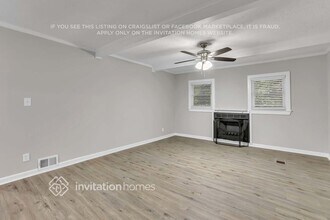 1949 Fort Valley Dr in East Point, GA - Foto de edificio - Building Photo