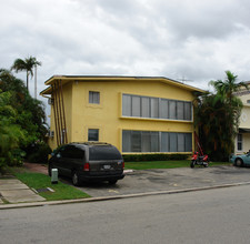 49 Isle Of Venice Dr in Fort Lauderdale, FL - Building Photo - Building Photo