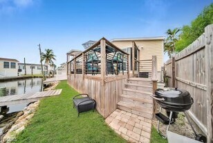 70 Emily Ln in Fort Myers Beach, FL - Building Photo