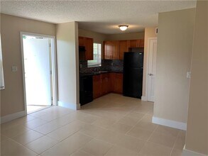 5180 NE 6th Ave in Oakland Park, FL - Building Photo - Building Photo