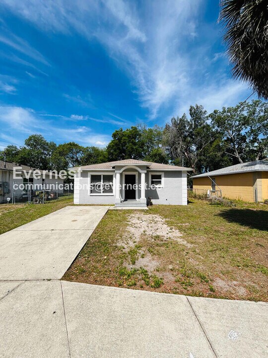 3706 N Garrison St in Tampa, FL - Building Photo