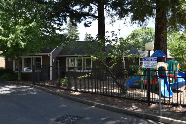 Kinnaman Townhomes in Aloha, OR - Building Photo - Building Photo