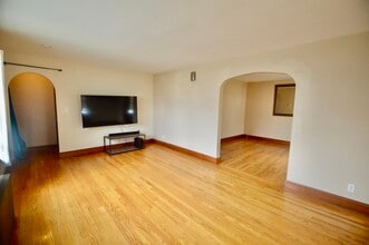 105 Beardsley Park Terrace in Bridgeport, CT - Building Photo - Building Photo