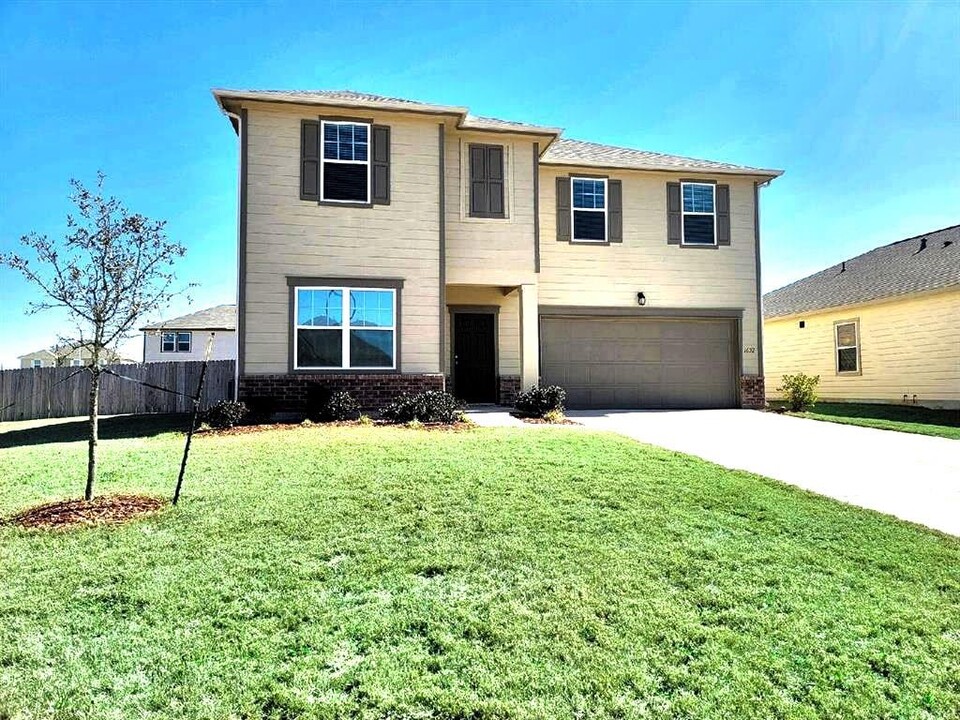 1032 Blue Beech Ln in Brookshire, TX - Foto de edificio