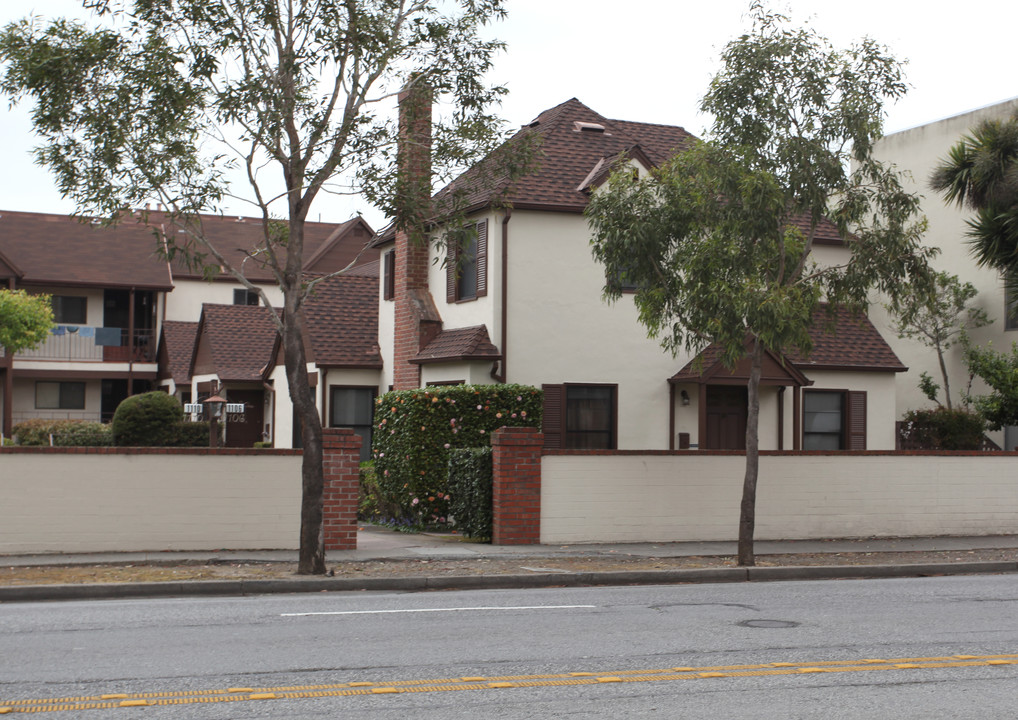 1106 El Camino Real in Burlingame, CA - Building Photo