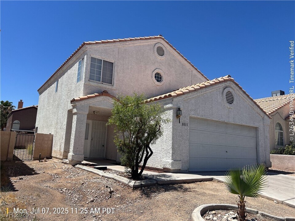 8013 Mt Harris Ct in Las Vegas, NV - Building Photo