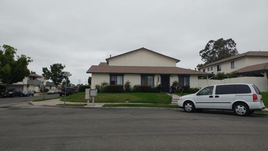 3413-3427 Del Este Way in Oceanside, CA - Building Photo - Building Photo