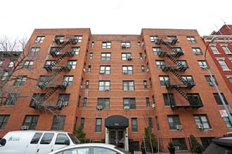 305 W 18th St in New York, NY - Foto de edificio - Building Photo