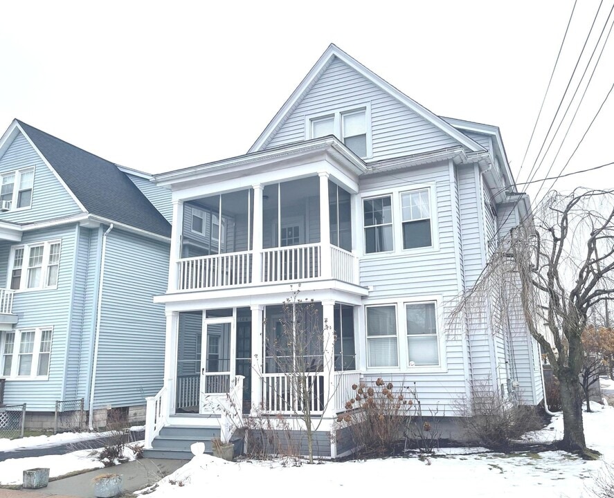 108 Concord St in Hamden, CT - Building Photo