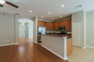 1123 Emerald Hill Way in Valrico, FL - Foto de edificio - Building Photo