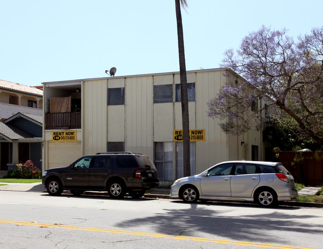 283 Redondo Ave in Long Beach, CA - Building Photo - Building Photo