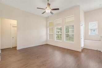 10639 Wills Lp in Austin, TX - Foto de edificio - Building Photo