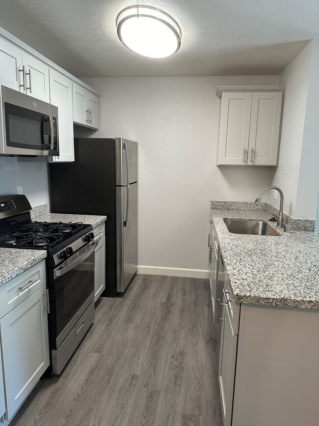 TRACY PARK in Tracy, CA - Building Photo - Building Photo