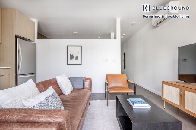 2401 S Jackson St in Seattle, WA - Building Photo - Building Photo