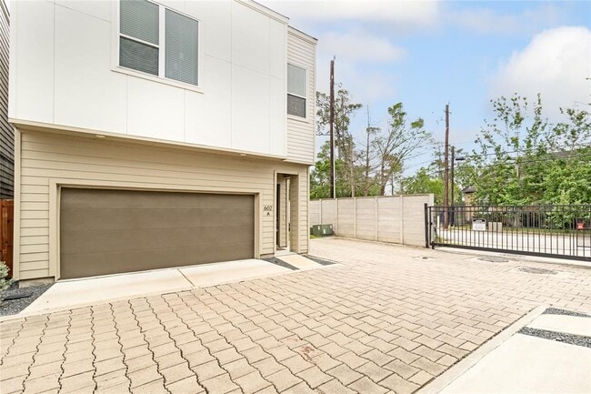 602 Thornton Rd in Houston, TX - Building Photo - Building Photo