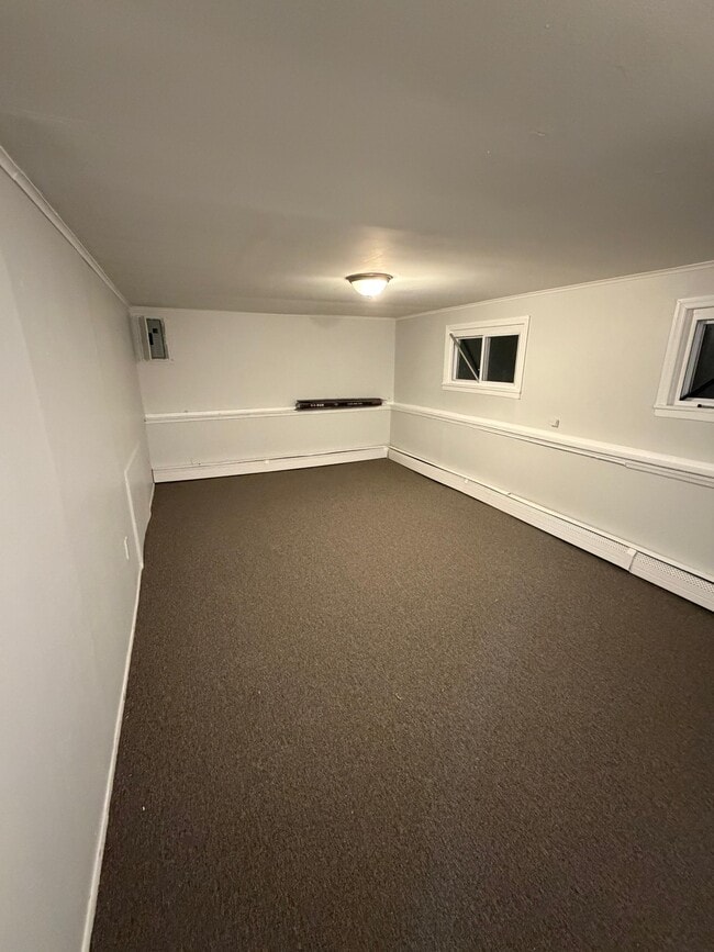 958 Taylor Ave in East Patchogue, NY - Building Photo - Building Photo