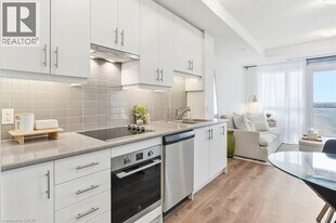 461 Green Rd in Hamilton, ON - Building Photo