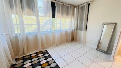 6500 Cypress Rd in Plantation, FL - Building Photo - Building Photo