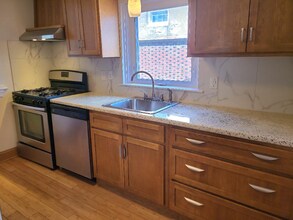 550 E Washington Ln in Philadelphia, PA - Foto de edificio - Building Photo