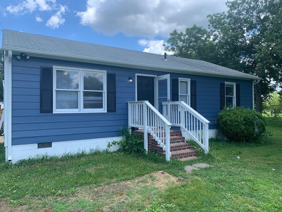 5121 Randall Ave in Richmond, VA - Building Photo