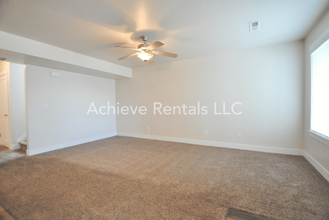 2404 N 200 E in North Logan, UT - Foto de edificio - Building Photo