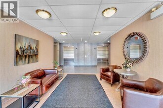 5000 Wyandotte St E in Windsor, ON - Building Photo - Building Photo