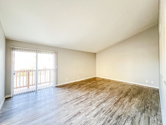 5112 Pearce Dr, Unit 3 in Huntington Beach, CA - Building Photo - Building Photo