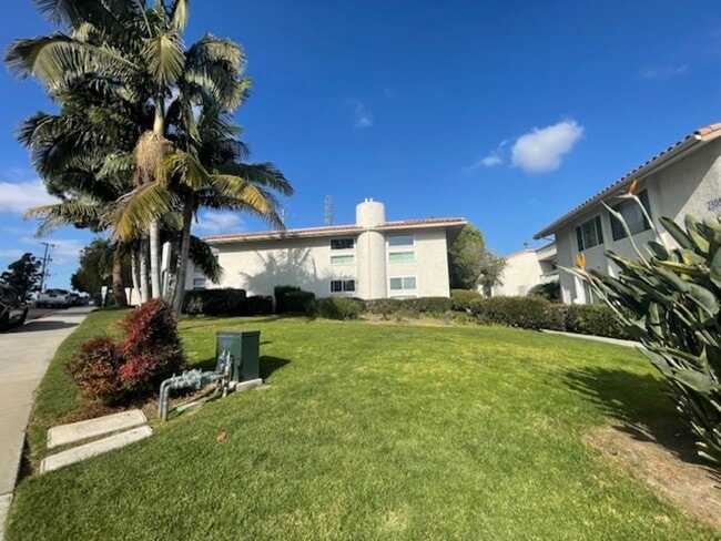 2304 Altisma Way in Carlsbad, CA - Building Photo - Building Photo