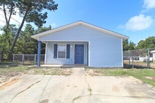 1927 America Ave in Gulf Breeze, FL - Building Photo