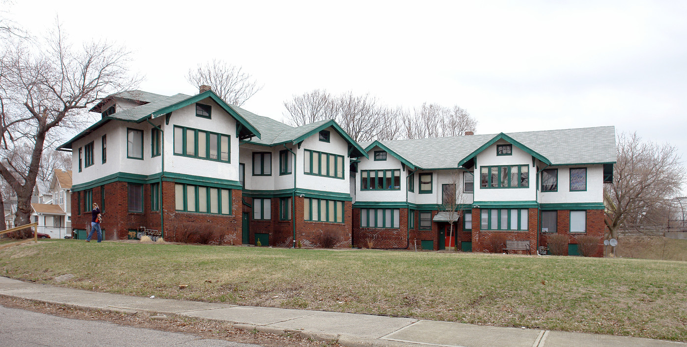 Monon Crossing Apartments in Indianapolis, IN - Building Photo