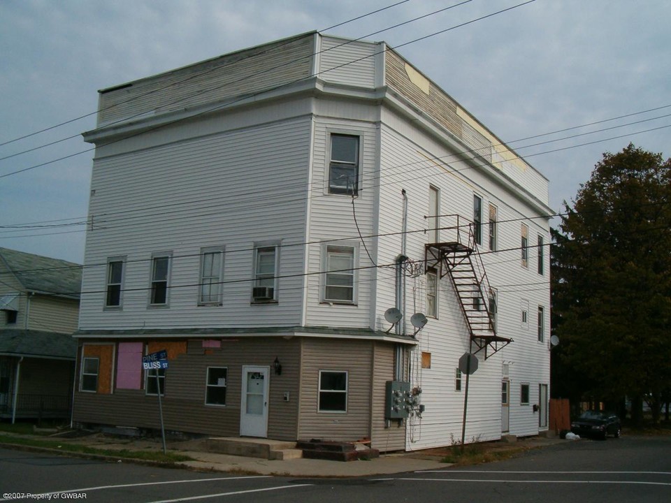 200 Pine St in Nanticoke, PA - Foto de edificio