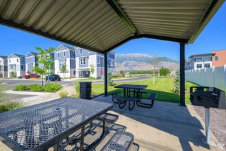1784 W 200 S St in Pleasant Grove, UT - Foto de edificio - Building Photo