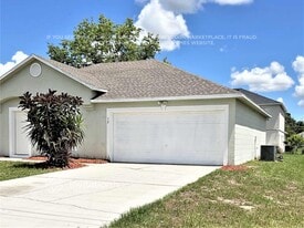 52 Sawfish Ct in Poinciana, FL - Building Photo