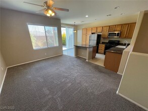 8220 Strawberry Spring St in Las Vegas, NV - Building Photo - Building Photo