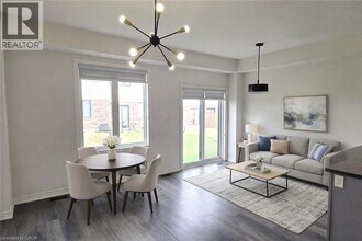 148 Aquasanta Crescent in Hamilton, ON - Building Photo - Building Photo