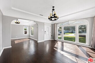 7822 S Halldale Ave in Los Angeles, CA - Building Photo - Building Photo