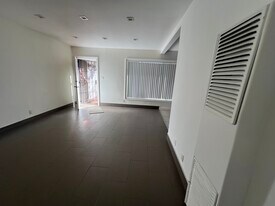 6906 Marbrisa Ave, Unit D in Huntington Park, CA - Building Photo