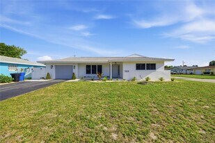 1301 62nd Terrace S in St. Petersburg, FL - Building Photo