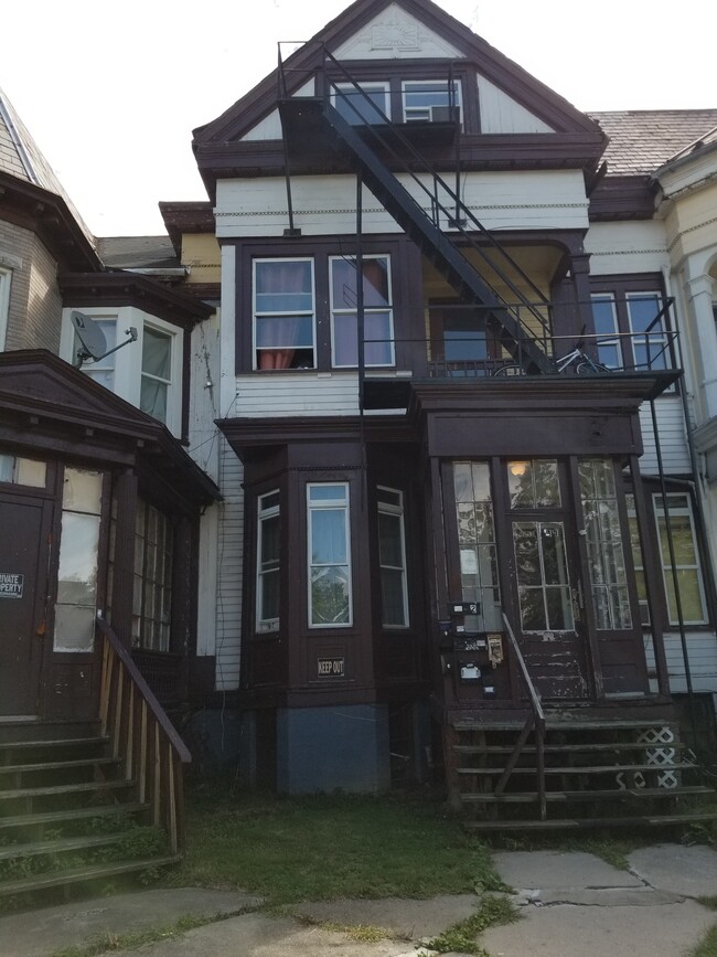 44 S Hamilton St in Poughkeepsie, NY - Building Photo - Building Photo