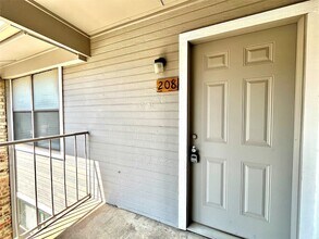 2526 W Prairie St, Unit 208 in Denton, TX - Building Photo - Building Photo
