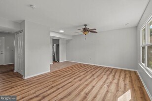 341 Clarkson St in Burlington, NJ - Building Photo