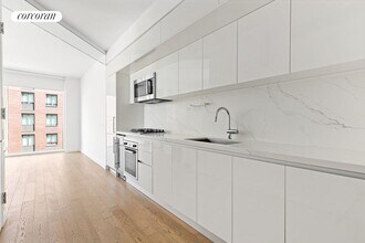 505 W 43rd St in New York, NY - Building Photo - Building Photo