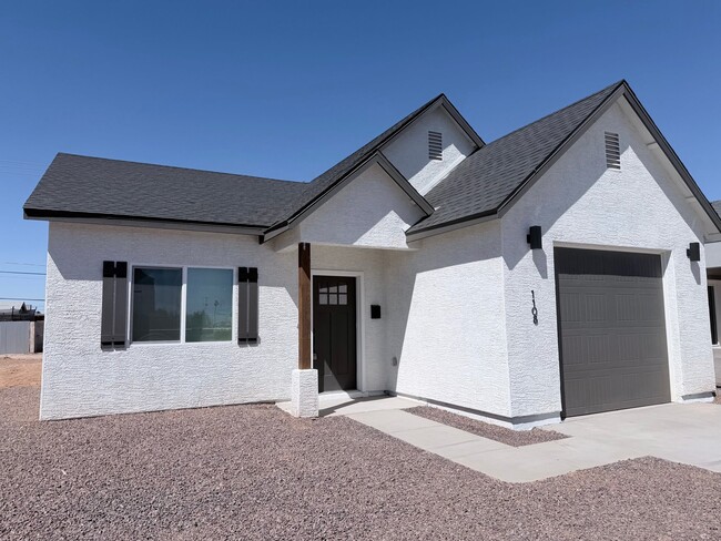 1108 E 4th St in Casa Grande, AZ - Building Photo - Building Photo